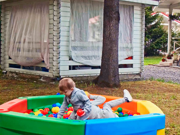 Детская песочница из пластиковых модулей