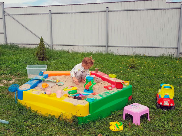 Песочница для детей на дачу или для сада