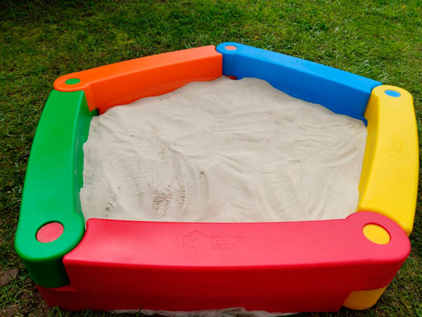 Песочница для детей на дачу или для сада