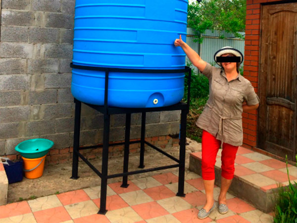 пластиковые емкости для полива на дачу﻿