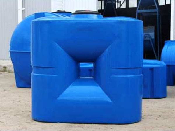 Прямоугольные пластиковые емкости под воду