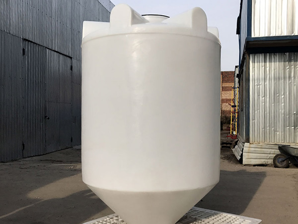 Пластиковые бункеры с конусным днищем