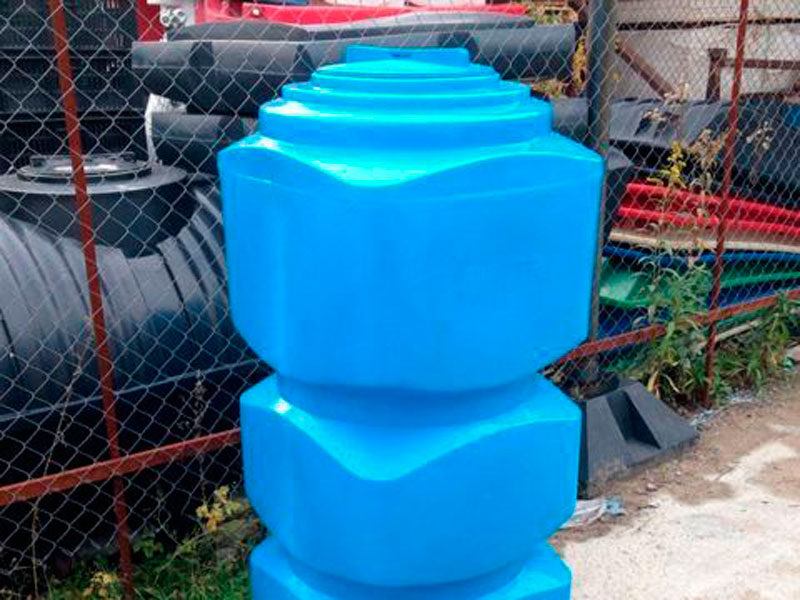 Вертикальный пластиковый бак для воды