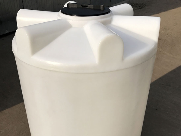 Пластиковые бункеры с конусным днищем