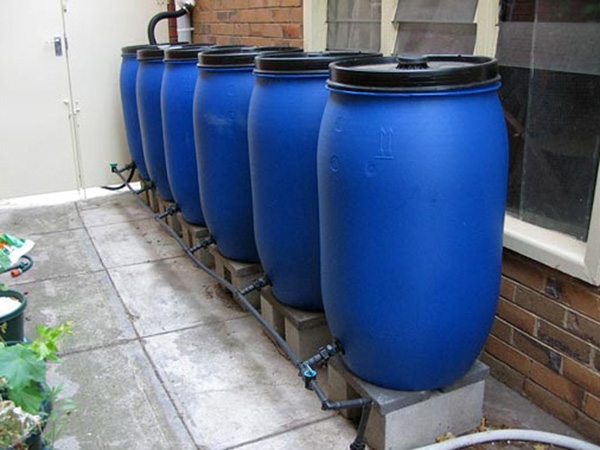 Бочка для полива на даче