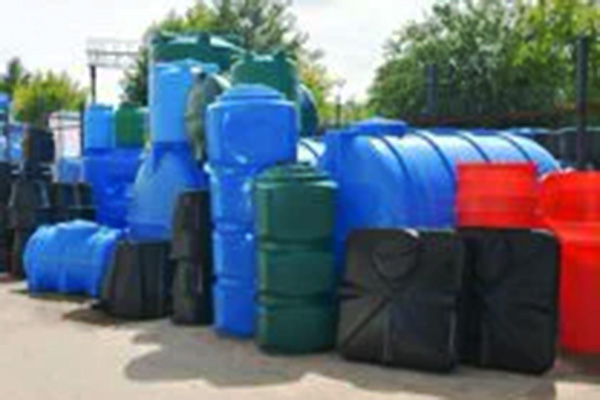 Какие баки для воды выбрать на дачу