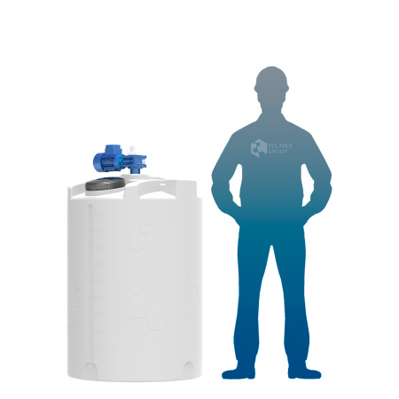 Емкость CDT 500 литров вид с лопастной мешалкой человек рядом с емкостью