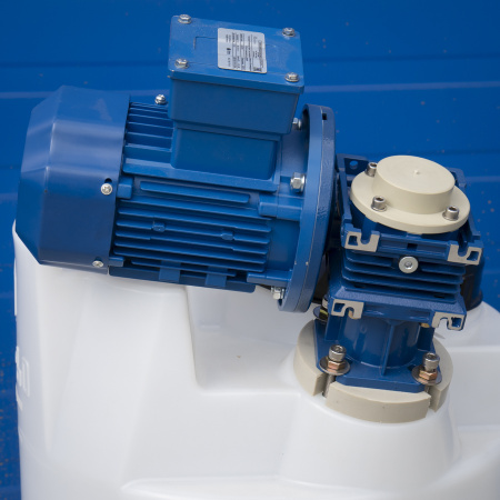 дозировочная ёмкость CDT60 с тихоходной лопастной мешалкой живое фото мешалки 02