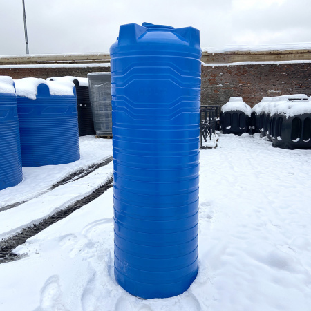 Узкая тонкая емкость N 1000 литров - фото на складе 1